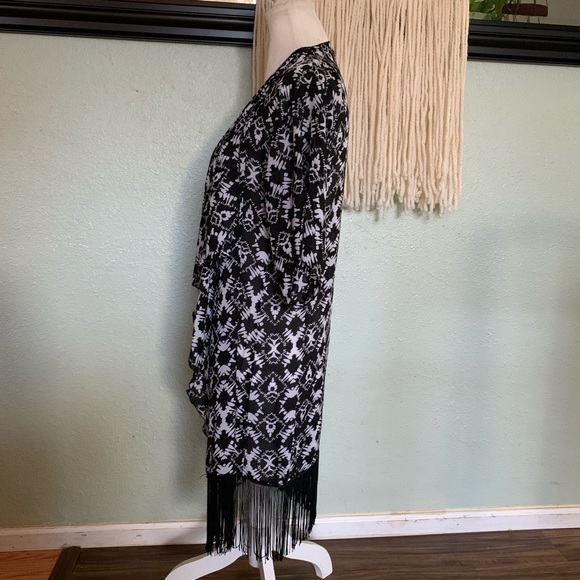 LuLaRoe black and white fringe kimono - Picture 5 of 8